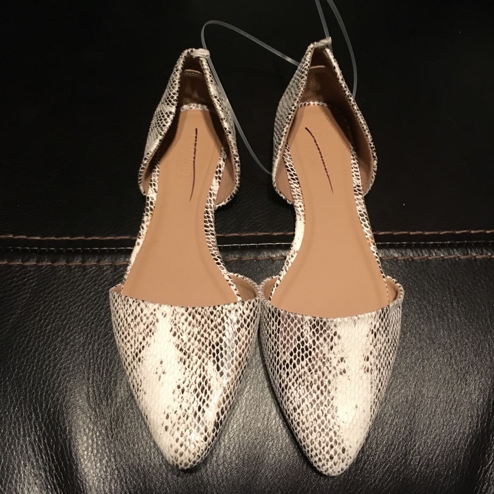 Black & white Flats Sz 7